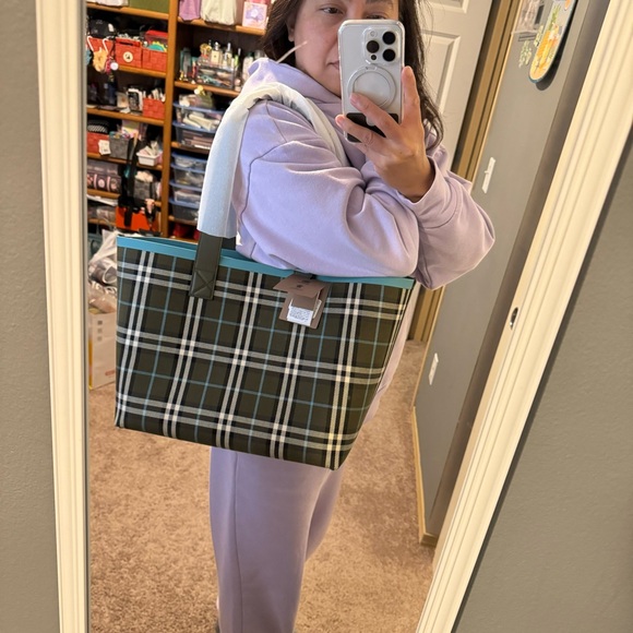 Authentic Burberry tote bag - Picture 11 of 11